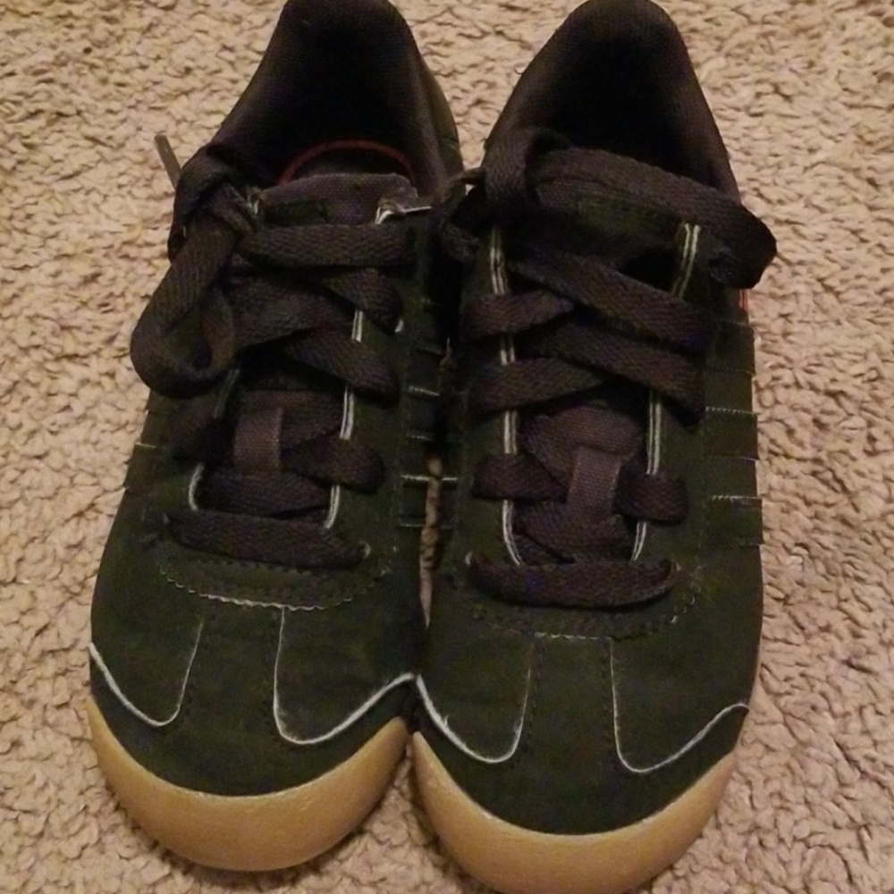 Shoes - Picture 2 of 3